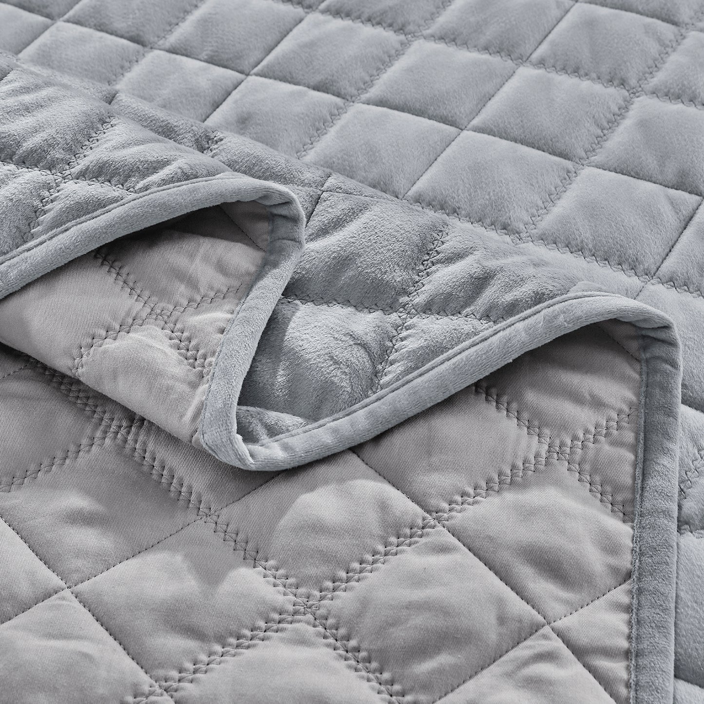 Lindsey 3-Piece Quilted Velvet Bedspread Set – Soft, Breathable & Lightweight