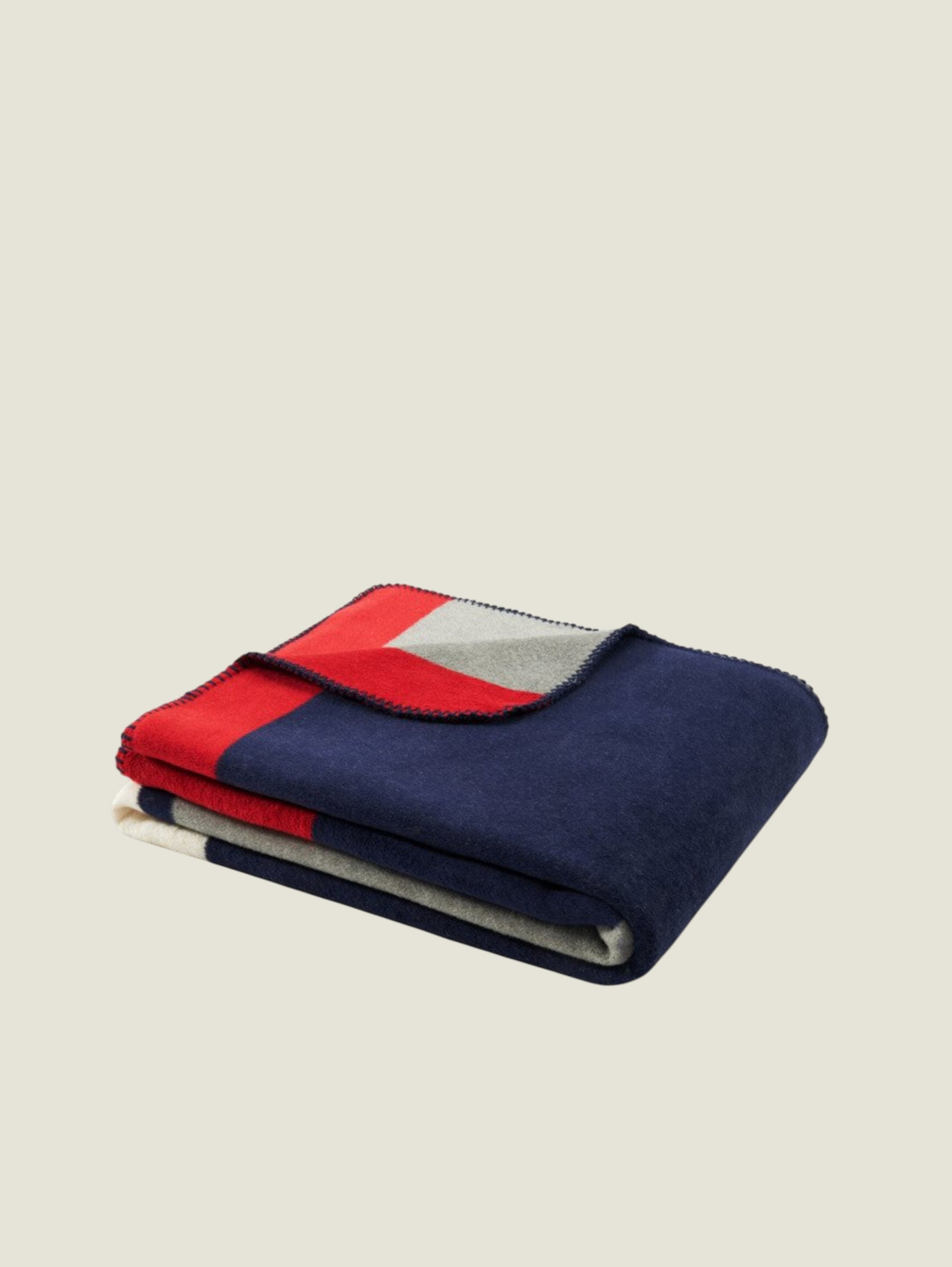 Tommy Hilfiger Initial Fleece Throw