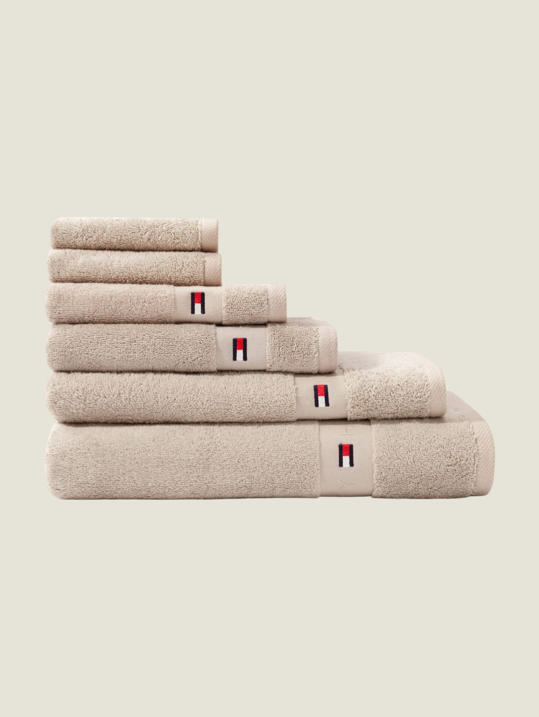 Tommy Hilfiger 520 GSM Legend Towel