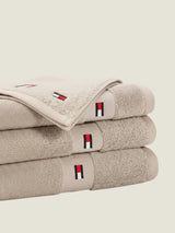Tommy Hilfiger 520 GSM Legend Towel