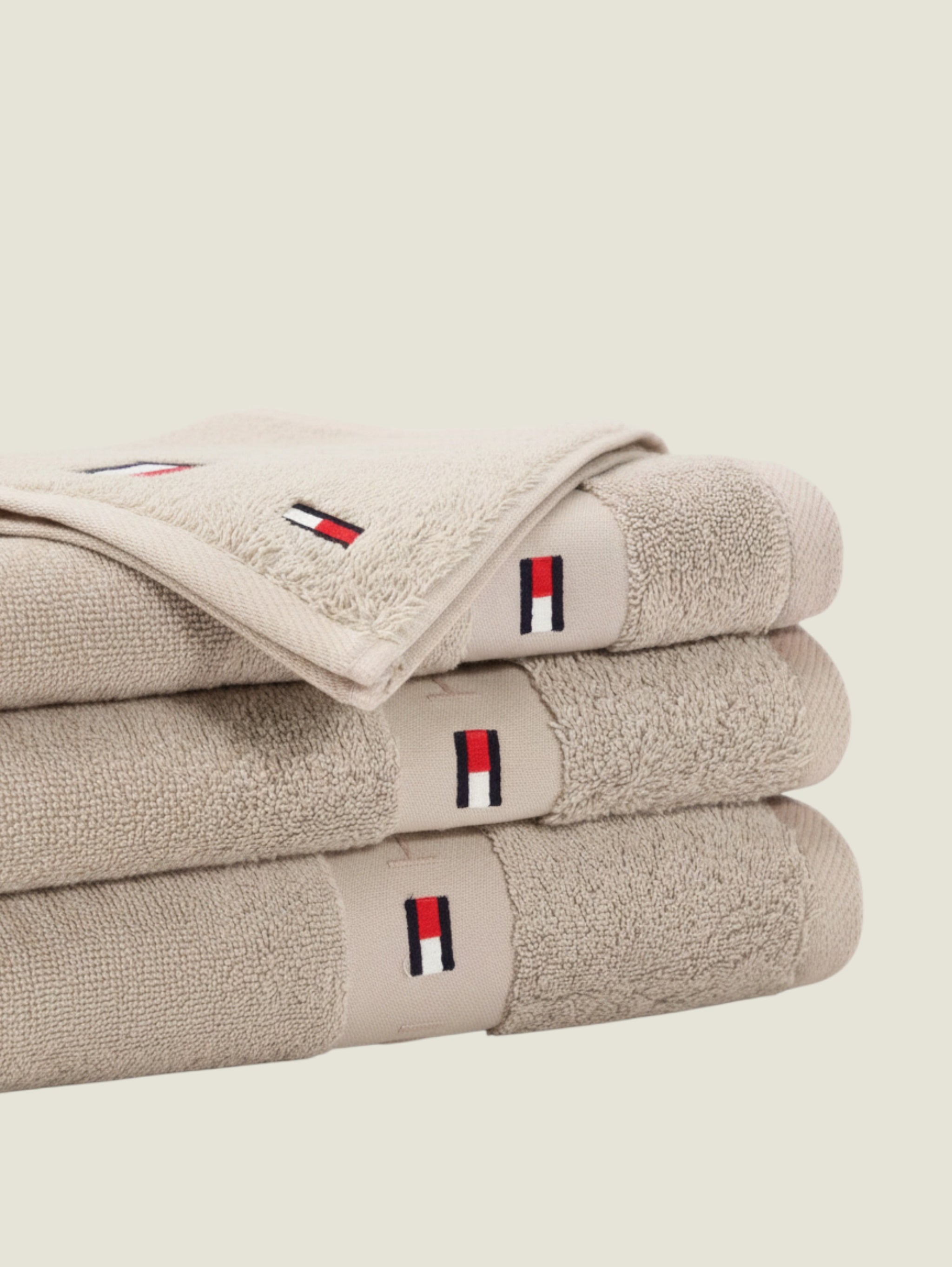 Tommy Hilfiger 520 GSM Legend Towel