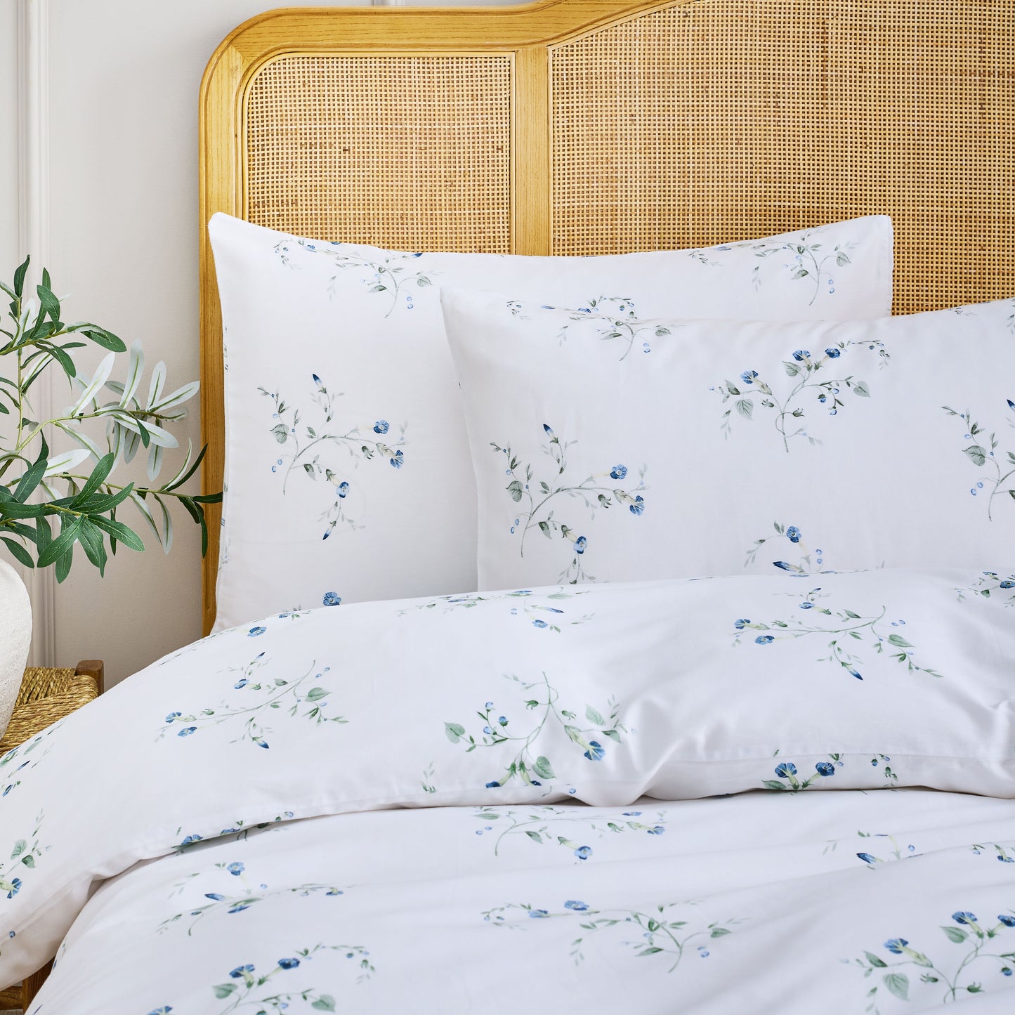 Forget Me Knot Comforter Set Blue / King Comforter - 230x220 CM, 50x75+ 3 CM (2)