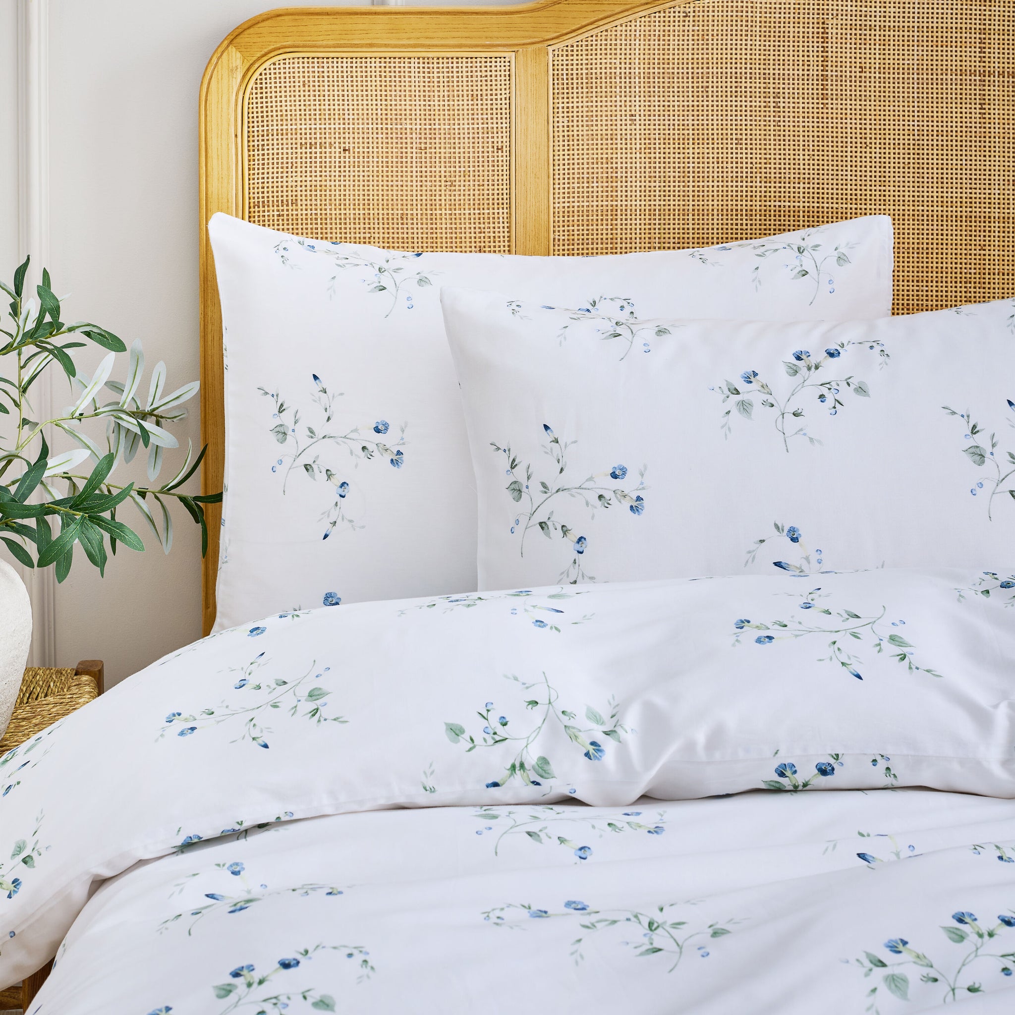 Forget Me Knot Comforter Set Blue / King Comforter - 230x220 CM, 50x75+ 3 CM (2)