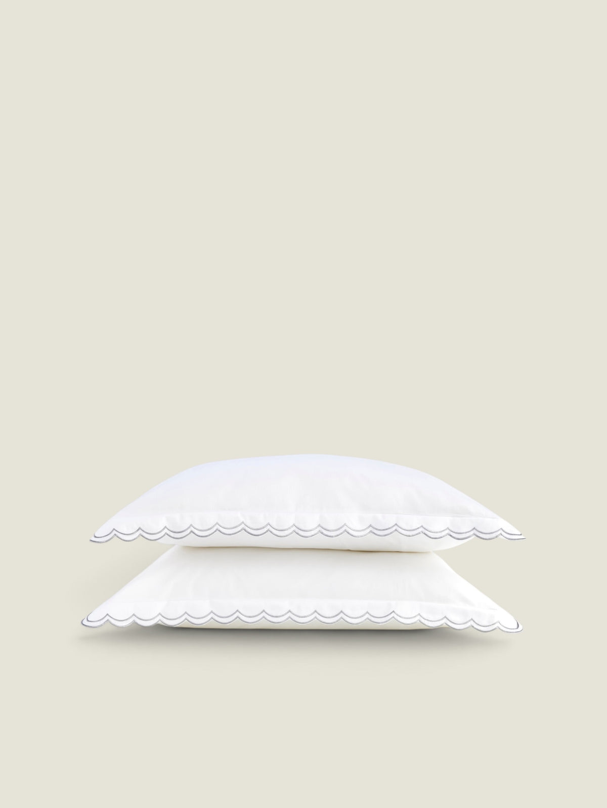 Christy Scallop Edge Pillow Cover - 300 Thread Count Sateen Queen / Light Grey