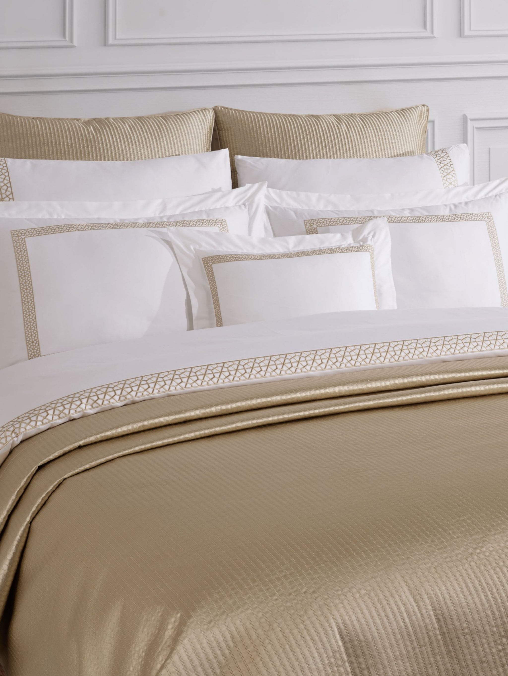 Sabiha Bed Cover Set