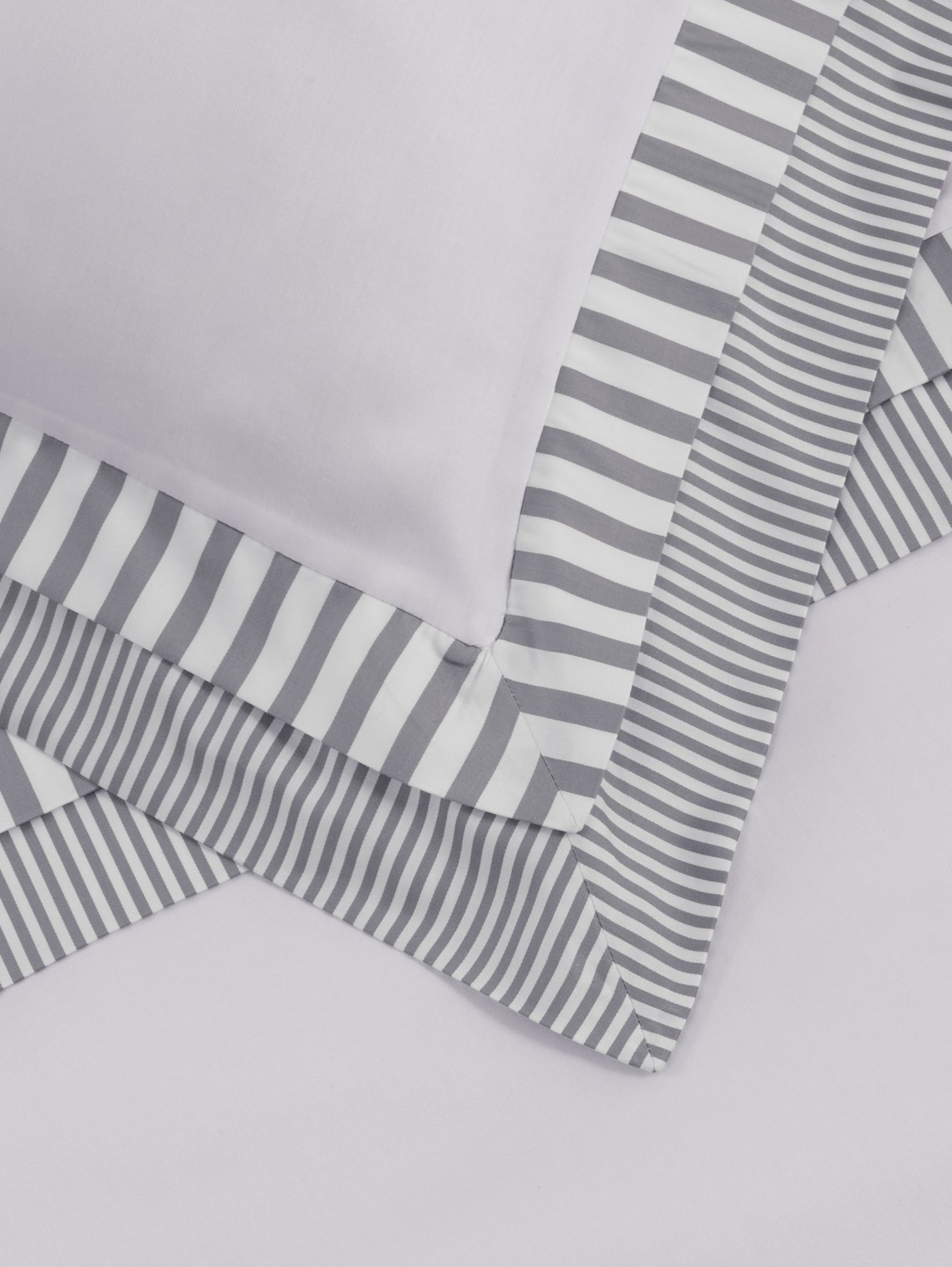 Latife Duvet Cover Set
