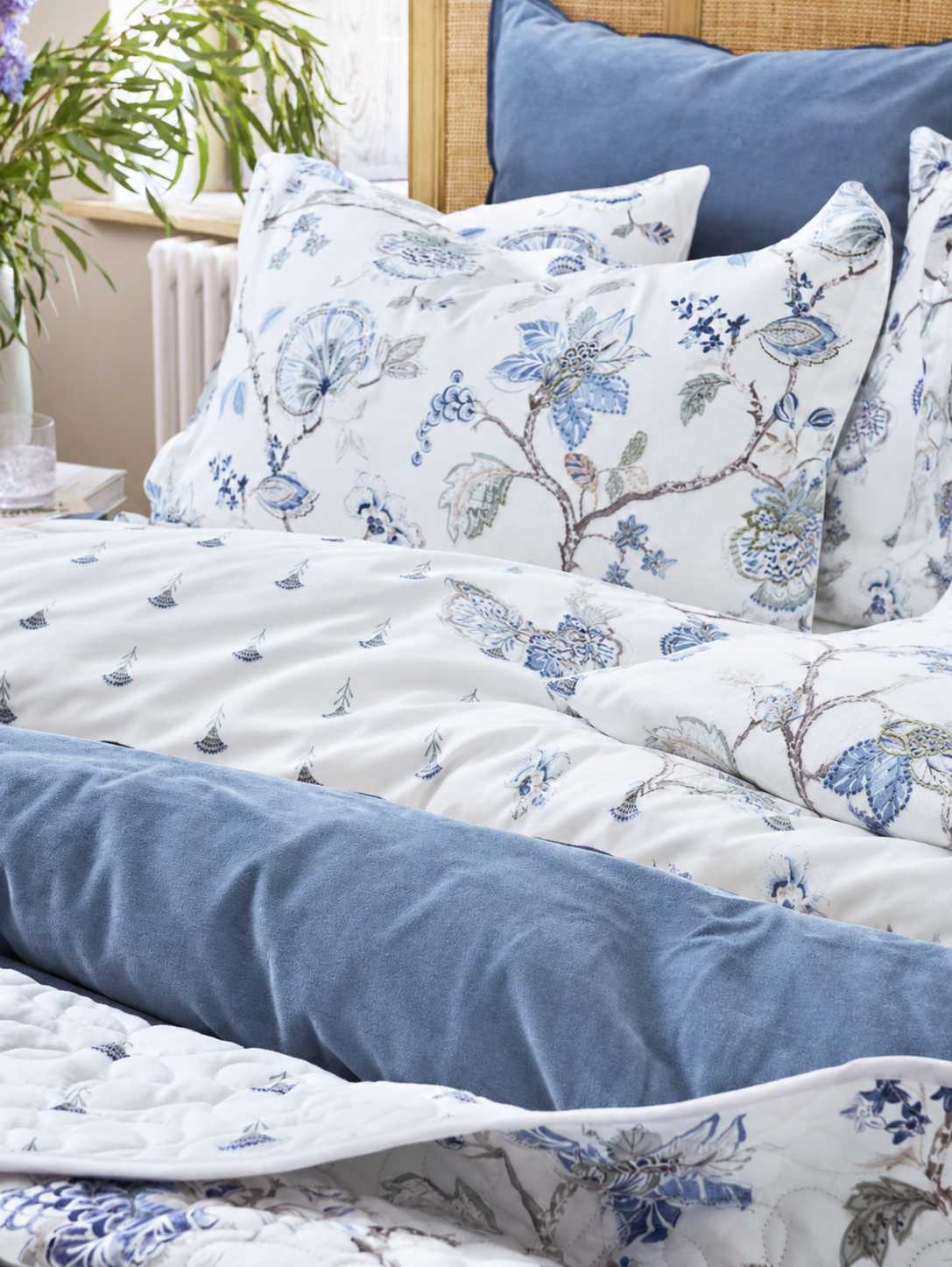 Christy Tropical Flower Duvet Set