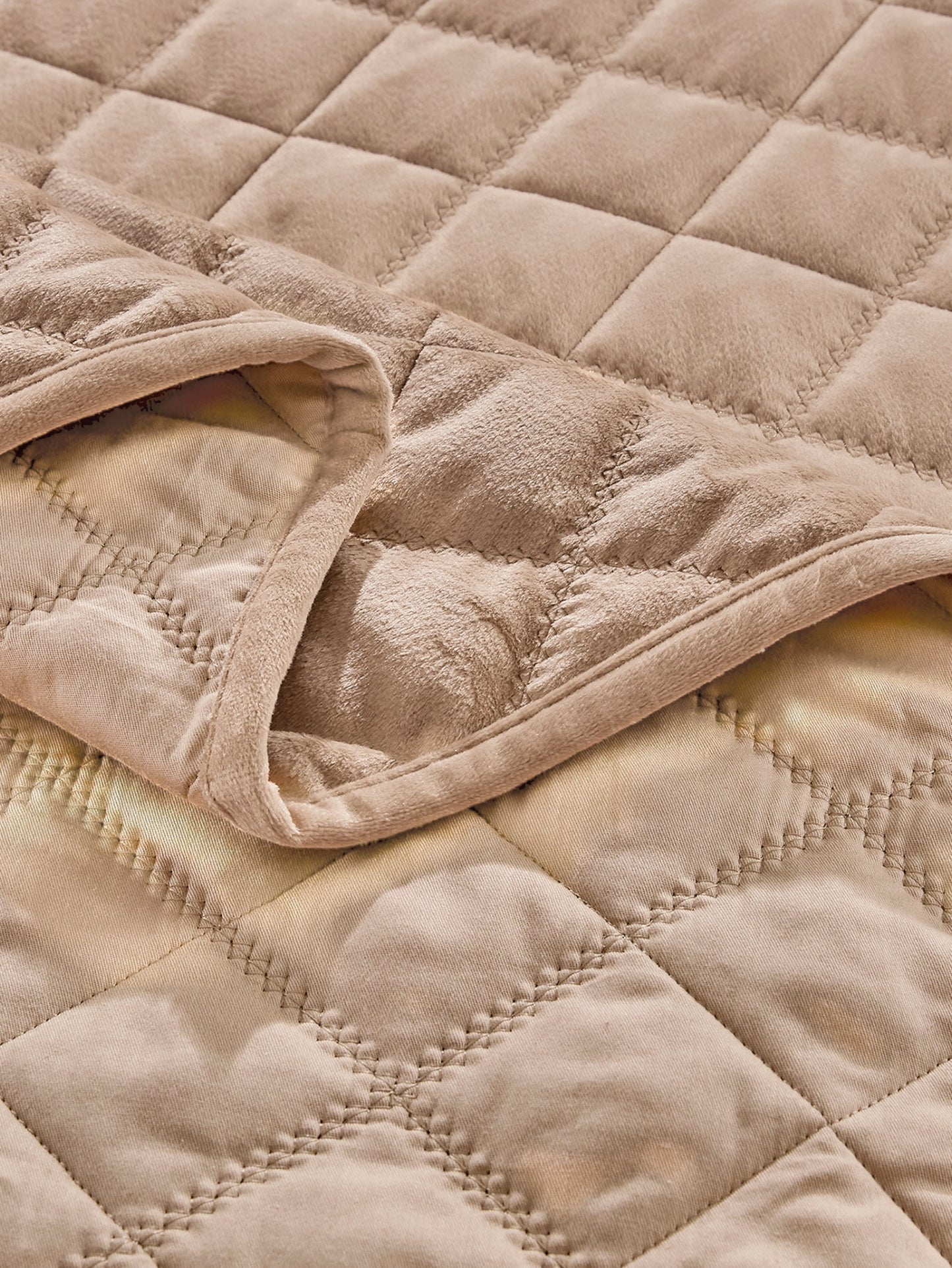 Lindsey 3-Piece Quilted Velvet Bedspread Set – Soft, Breathable & Lightweight